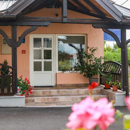 Guest House Studio Apartman Marina - With Jacuzzi, Free Parking, Pet Friendly Karlovac Eksteriør bilde