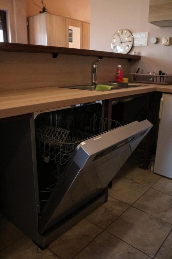 Guest House Studio Apartman Marina - With Jacuzzi, Free Parking, Pet Friendly Karlovac Eksteriør bilde