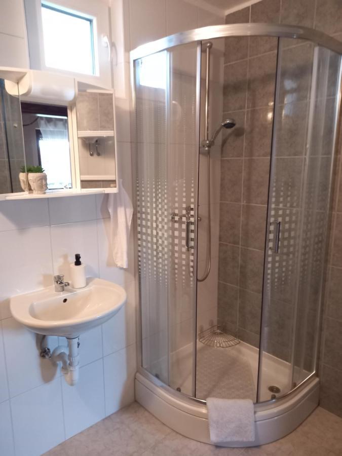 Guest House Studio Apartman Marina - With Jacuzzi, Free Parking, Pet Friendly Karlovac Eksteriør bilde