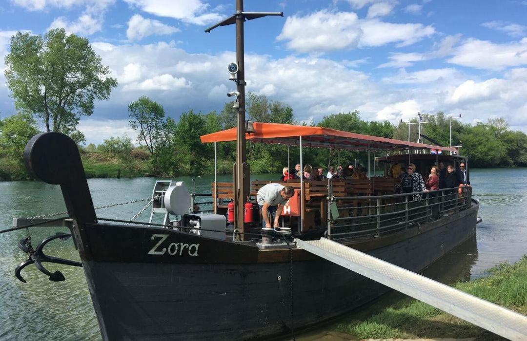 Guest House Studio Apartman Marina - With Jacuzzi, Free Parking, Pet Friendly Karlovac Eksteriør bilde