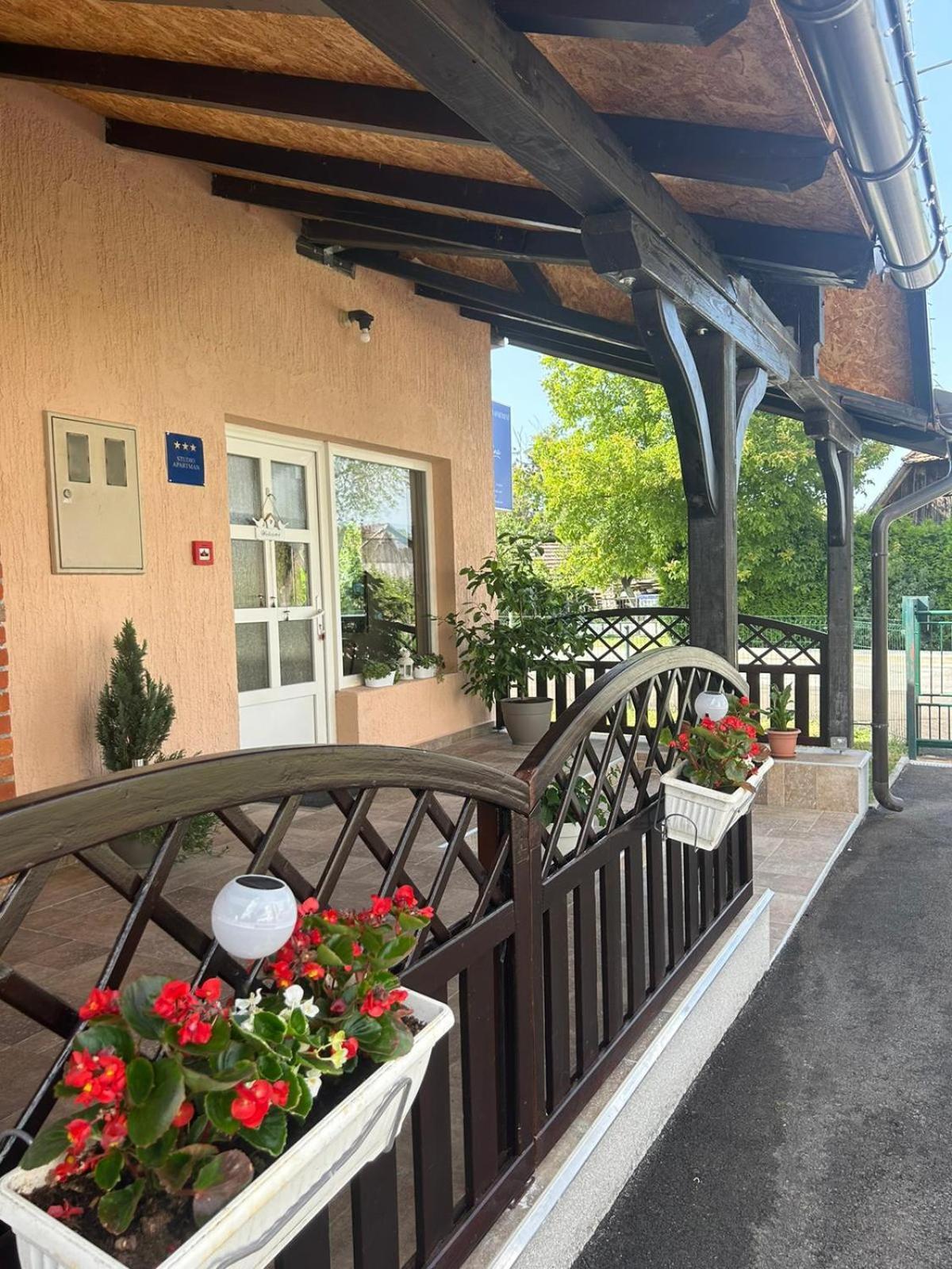 Guest House Studio Apartman Marina - With Jacuzzi, Free Parking, Pet Friendly Karlovac Eksteriør bilde