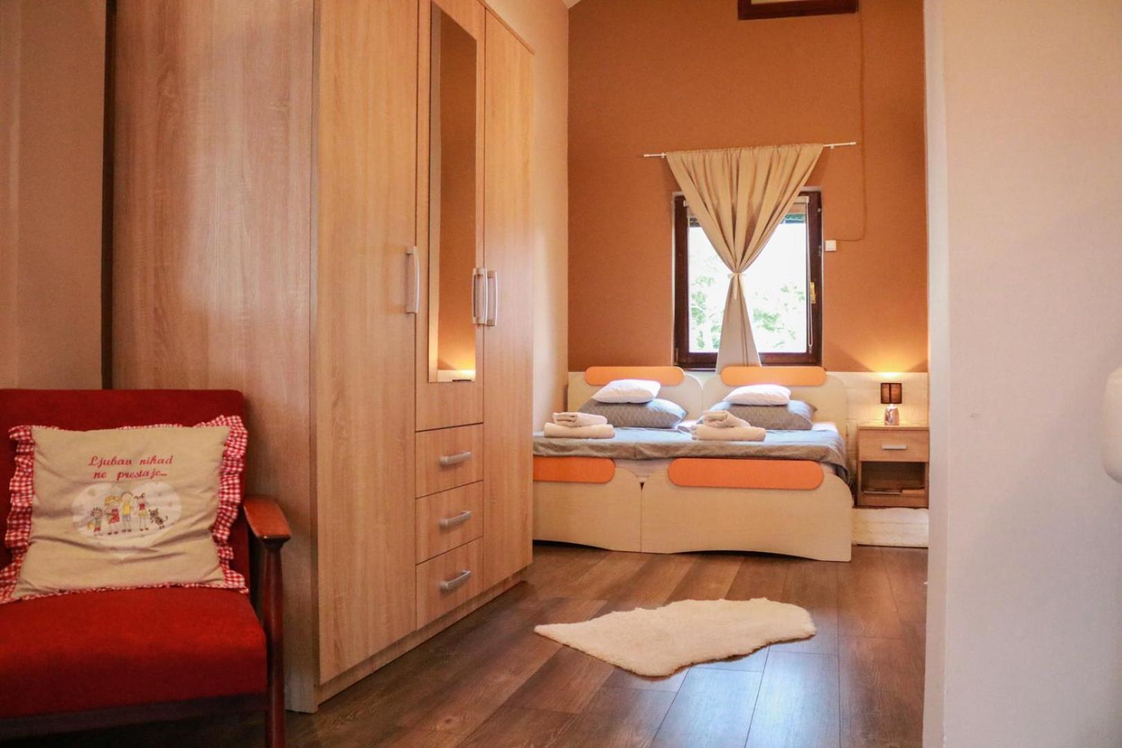 Guest House Studio Apartman Marina - With Jacuzzi, Free Parking, Pet Friendly Karlovac Eksteriør bilde