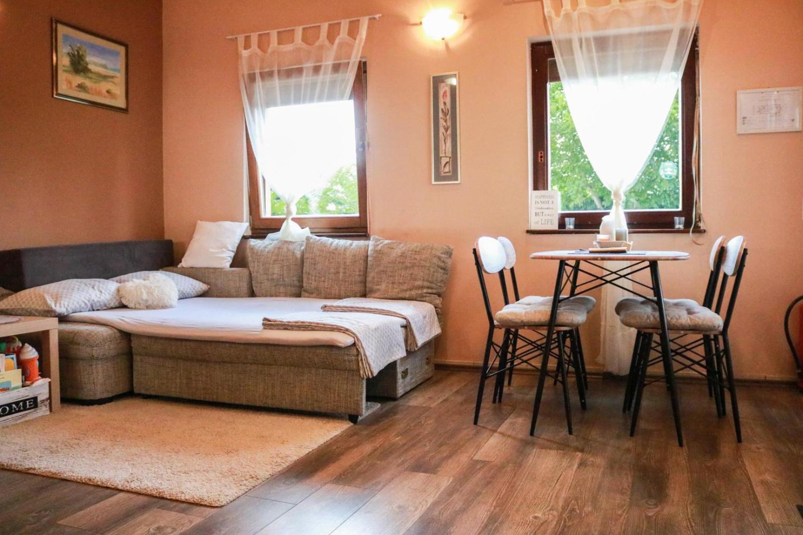 Guest House Studio Apartman Marina - With Jacuzzi, Free Parking, Pet Friendly Karlovac Eksteriør bilde